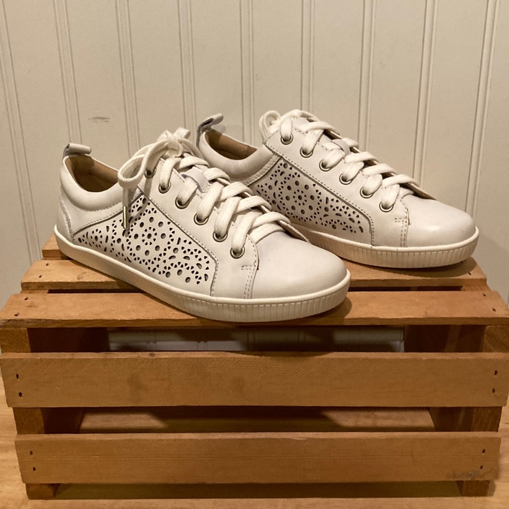 NWOT Earth Tangor Leather Lace Up Sneakers Size 6